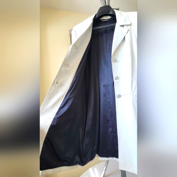 ELIE TAHARI WHITE LEATHER COAT - Picture 4 of 16